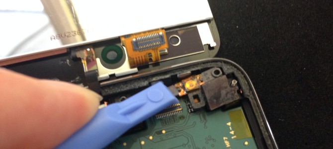 ◆姫路市よりiPod touch4世代 スリープボタン陥没 -2014 10/2-