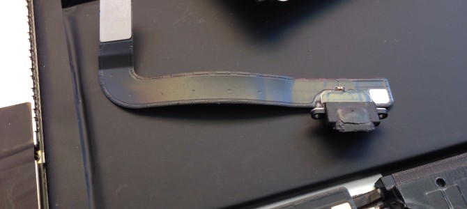 ◆加古川市よりiPad4 ドックコネクタ修理 -2014 10/26-