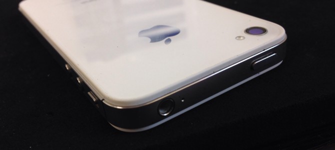 ◆神戸市北区よりiPhone4s スリープボタン陥没 -2014 12/9-