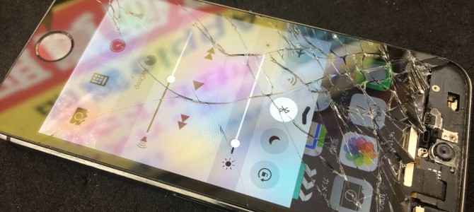 ◆明石市よりiPhone5s ガラス割れ -2015 4/7-