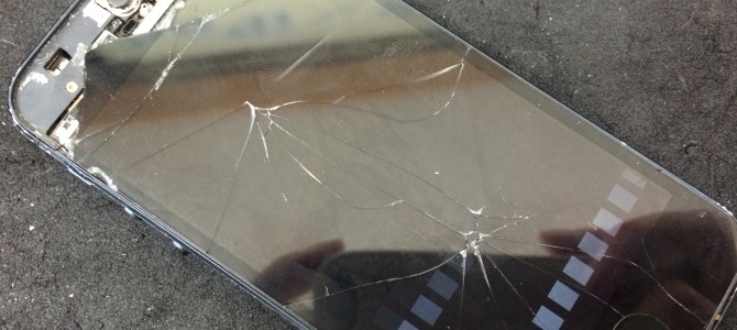 ◆加古川市よりiPhone5 ガラス割れ -2015 5/6-