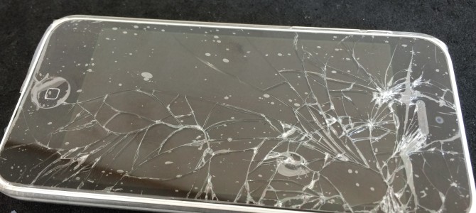 ◆加西市よりiPhone5c ガラス割れ修理 -2015 8/28-