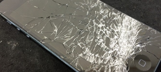 ◆加古川市よりiPhone5 ガラス割れ&液晶不良 -2015 9/29-