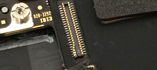 ◆明石市よりiPhone5s 自己分解により液晶＆タッチ操作不良→基板コネクター修理 -2015 10/11-