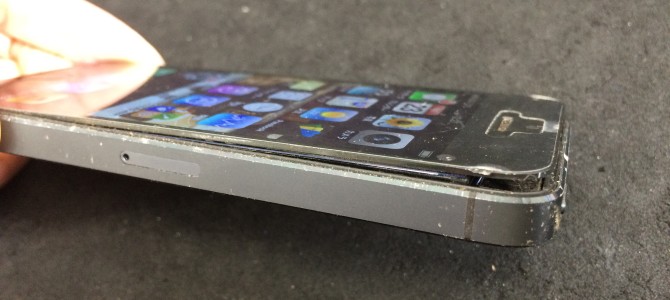 ◆加古川市よりiPhone5 ガラス割れ＆バッテリー交換 -2015 11/23-