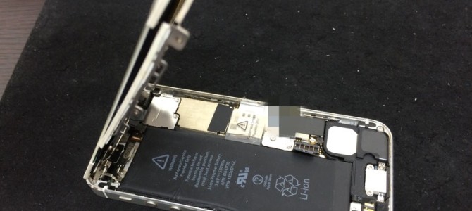 ◆加古川市よりiPhone5 自己分解により起動不能 -2015 11/7-