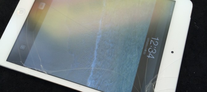 ◆明石市よりiPad mini 画面割れ修理 -2015 12/22-