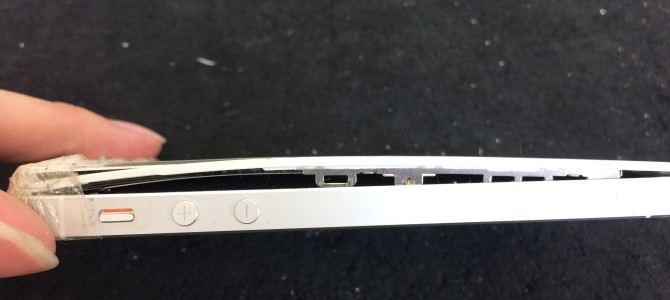 ◆加古川市よりiPhone5s バッテリー膨張 -2016 10/2-