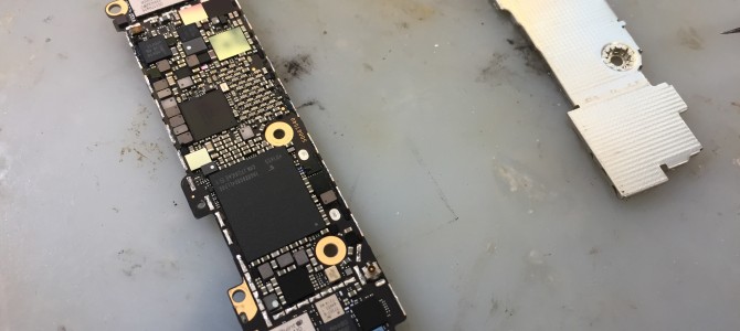 ◆加西市よりiPhone SE 水没修理 -2018 2/2-