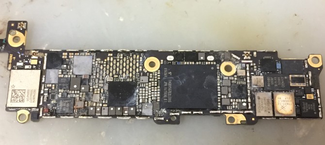 ◆加古郡よりiPhone SE 水没修理 -2018 8/14-