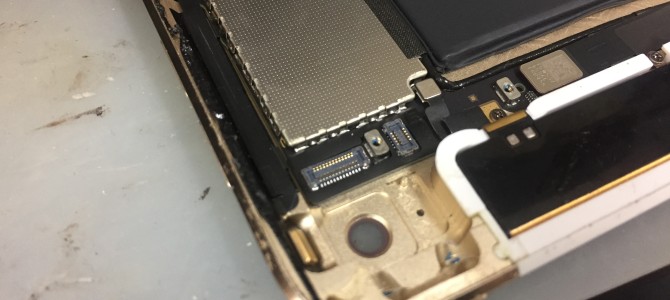 ◆加古郡よりiPad mini4 電源ボタンフレーム変形修理 -2018 12/20-