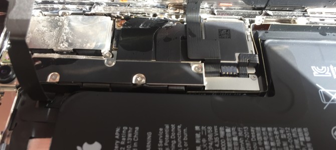 ◆高砂市よりiPhone XS 水没修理 -2019 12/3-