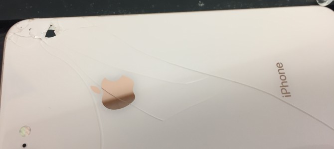 ◆加古川市よりiPhone8 背面ガラス割れ -2020 2/28-