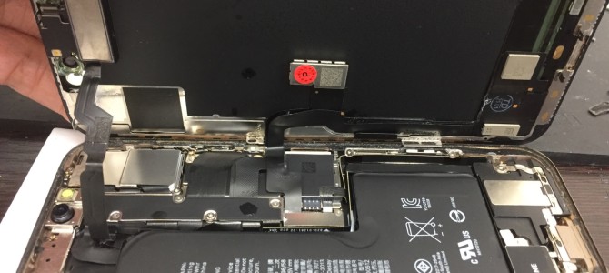 ◆加古川市よりiPhone XS 水没→表示不良 -2021 8/12