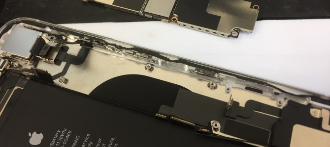 ◆高砂市よりiPhone XR 電源不良→基板修理によるデータ復旧 -2021 10/17-