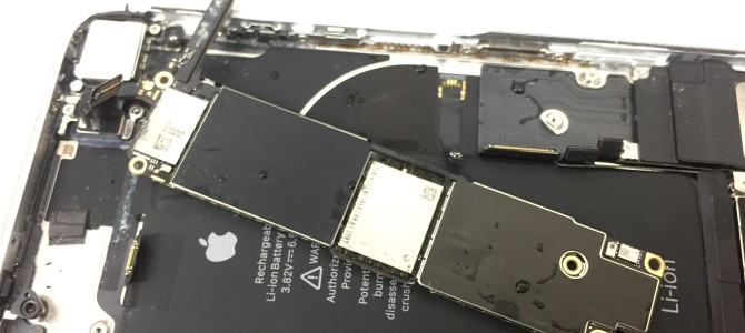 ◆加古川市よりiPhone SE2 大破＆水没→基板修理によるデータ復旧 -2021 10/27-