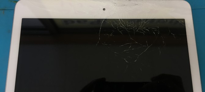 ◆高砂市よりiPad8世代 ガラス割れ -2021 12/29-