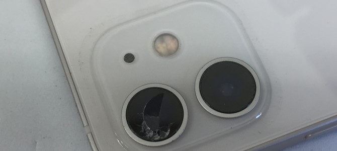 ◆加古川市よりiPhone12 カメラレンズ割れ -2022 4/17-
