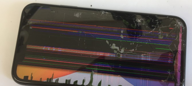 ◆神戸市西区よりiPhone11 ガラス割れ/液晶不良 -2022 6/30