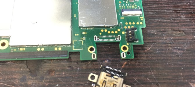 ◆加古川市より任天堂Switch Lite 起動不可→充電コネクター交換 -2022 8/14-