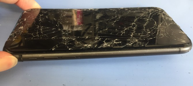 ◆高砂市よりiPhone11 大破した端末からのデータ取り出し -2022 11/21-