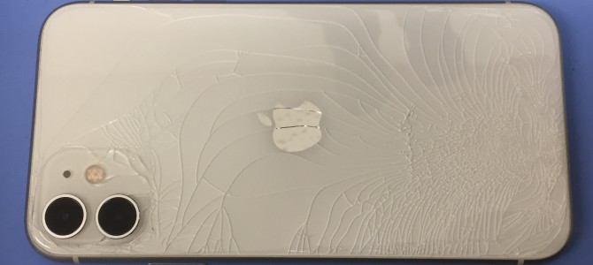◆姫路市よりiPhone11 背面ガラス割れ -2022 12/3-