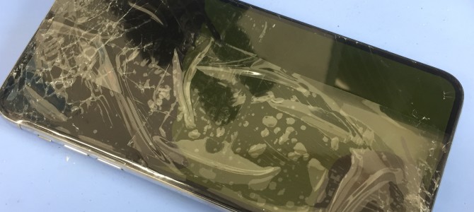 ◆加古川市よりiPhone11Pro Max 大破した端末からのデータ取り出し -2022 12/5-