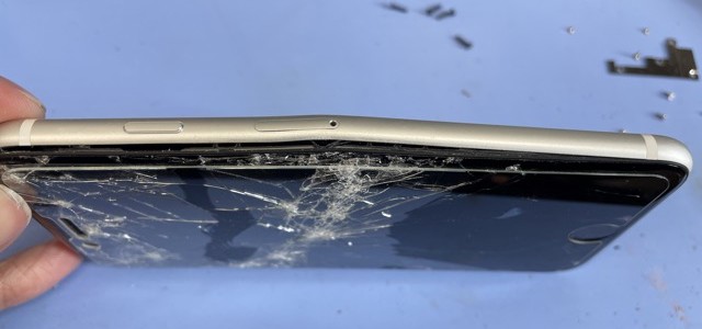 ◆加古川市よりiPhone SE2 大破した端末からのデータ取り出し -2022 12/15-