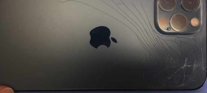 ◆加古川市よりiPhone12 Pro 背面ガラス割れ -2023 2/4-
