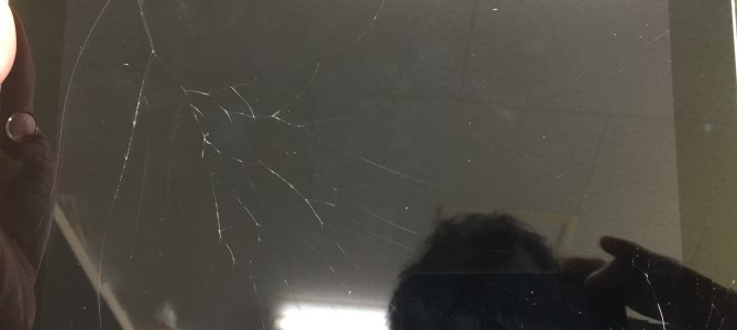 ◆加古川市よりiPad9世代 ガラス割れ -2023 4/20-