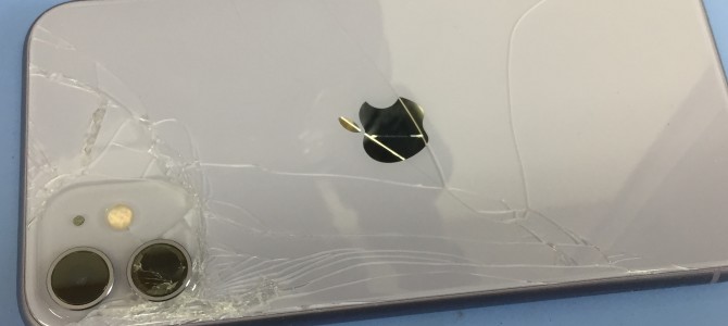 ◆加古川市よりiPhone11 背面ガラス割れ -2023 4/24-