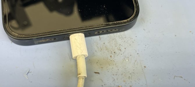 ◆加古川市よりiPhone12 充電不良→無料クリーニング -2023 10/13-