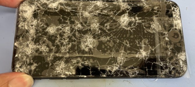 ◆姫路市よりiPhone SE2 車に踏まれて大破→データ復旧 -2024 6/29-