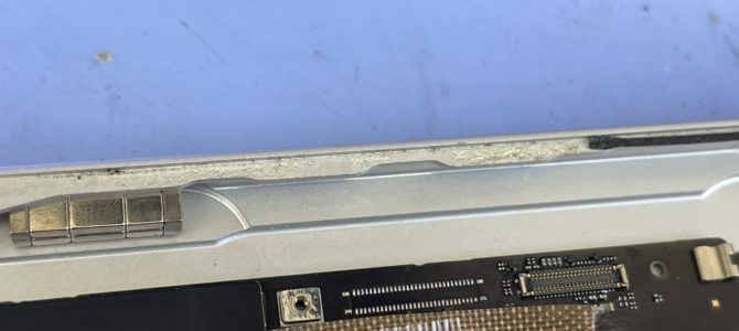 ◆神戸市よりiPad Air4 自己修理失敗→基板修理 -2024 8/14-