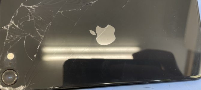 ◆加古川市よりiPhone SE2 背面ガラス割れ -2024 10/1-