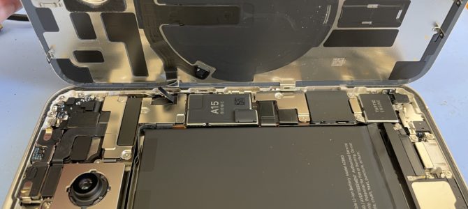 ◆加古川市よりiPhone 14 アウトカメラ不良 -2024 11/25