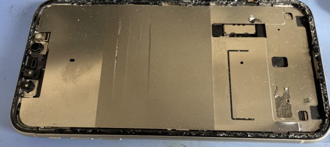 ◆三木市よりiPhone11 大破した端末からのデータ取り出し -2024 12/30-