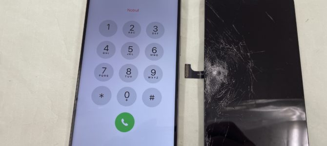 ◆姫路市よりiPhone15ProMax ガラス割れ、表示不良 -2025 10/27