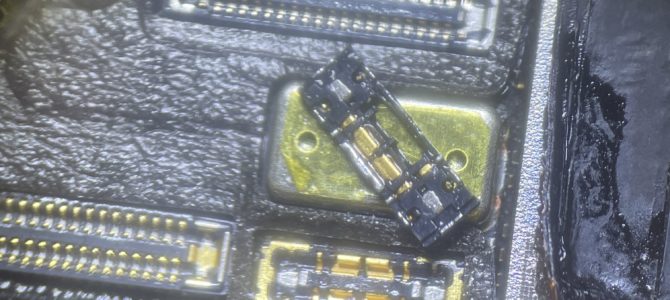 ◆高砂市よりiPhone13mini 自己修理失敗→基板修理によるデータ復旧 -2025 11/21-